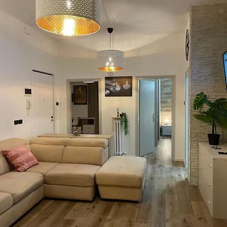 Auroraeast Apartman *